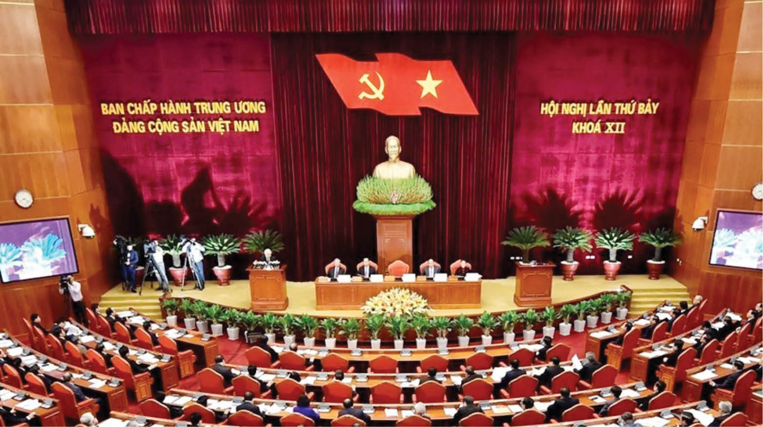 Bàn về điều động cán bộ lãnh đạo