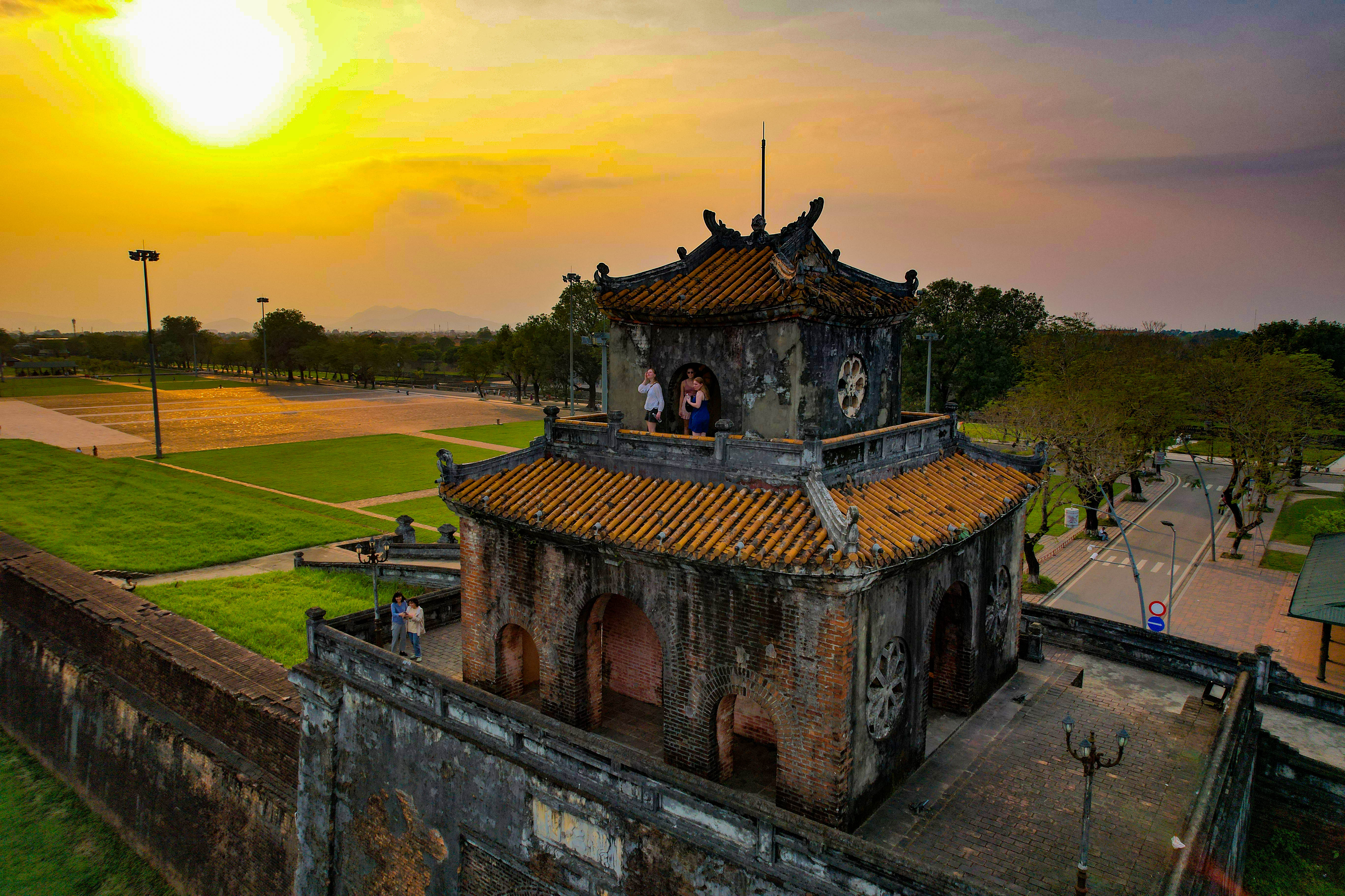 Check-in Huế từ đường đi bộ trên Thượng Thành