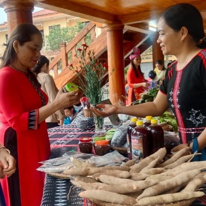 Trưng bày nông sản an toàn