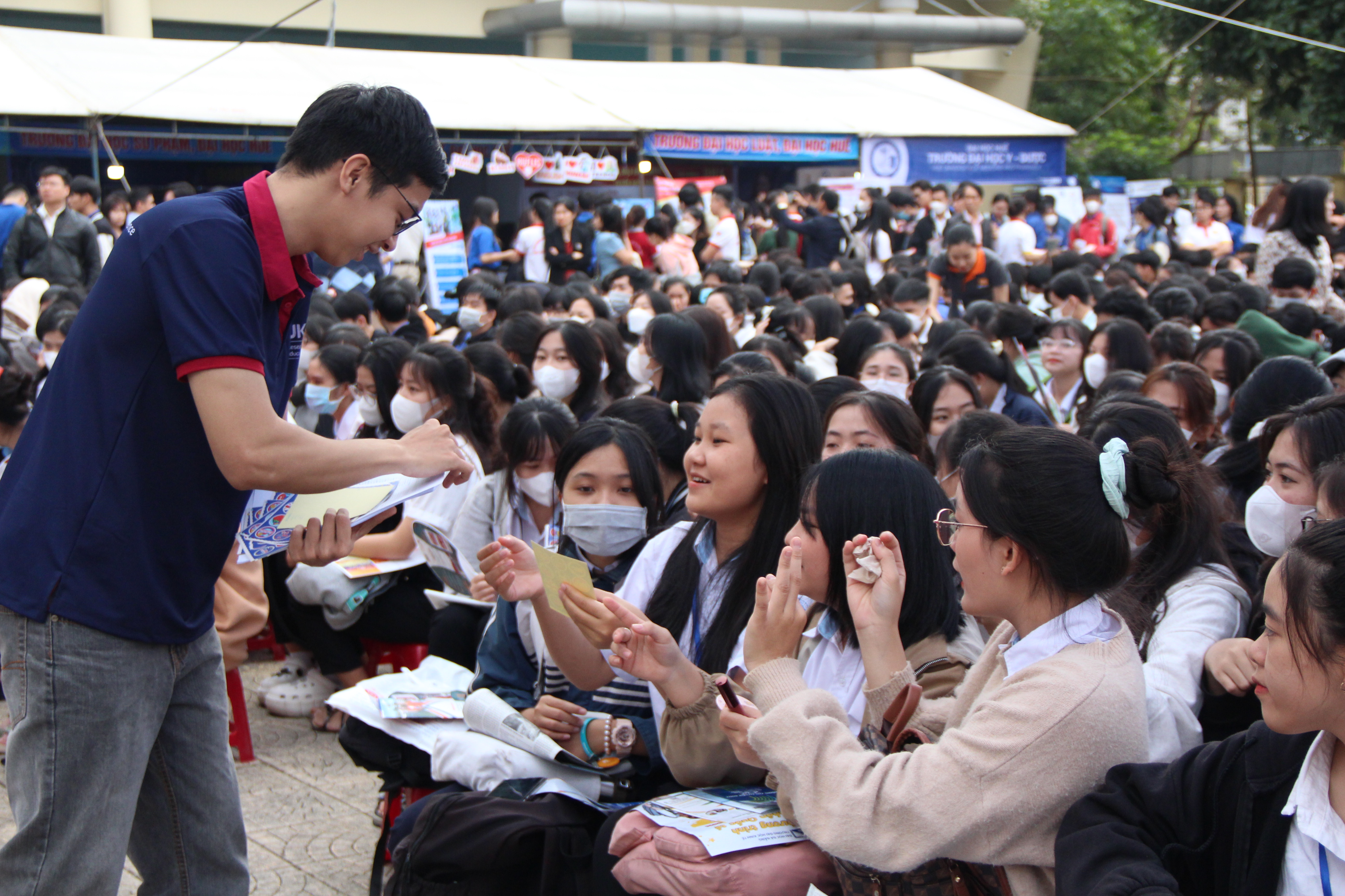 Học sinh quan tâm ngành học có nhiều việc làm sau khi ra trường