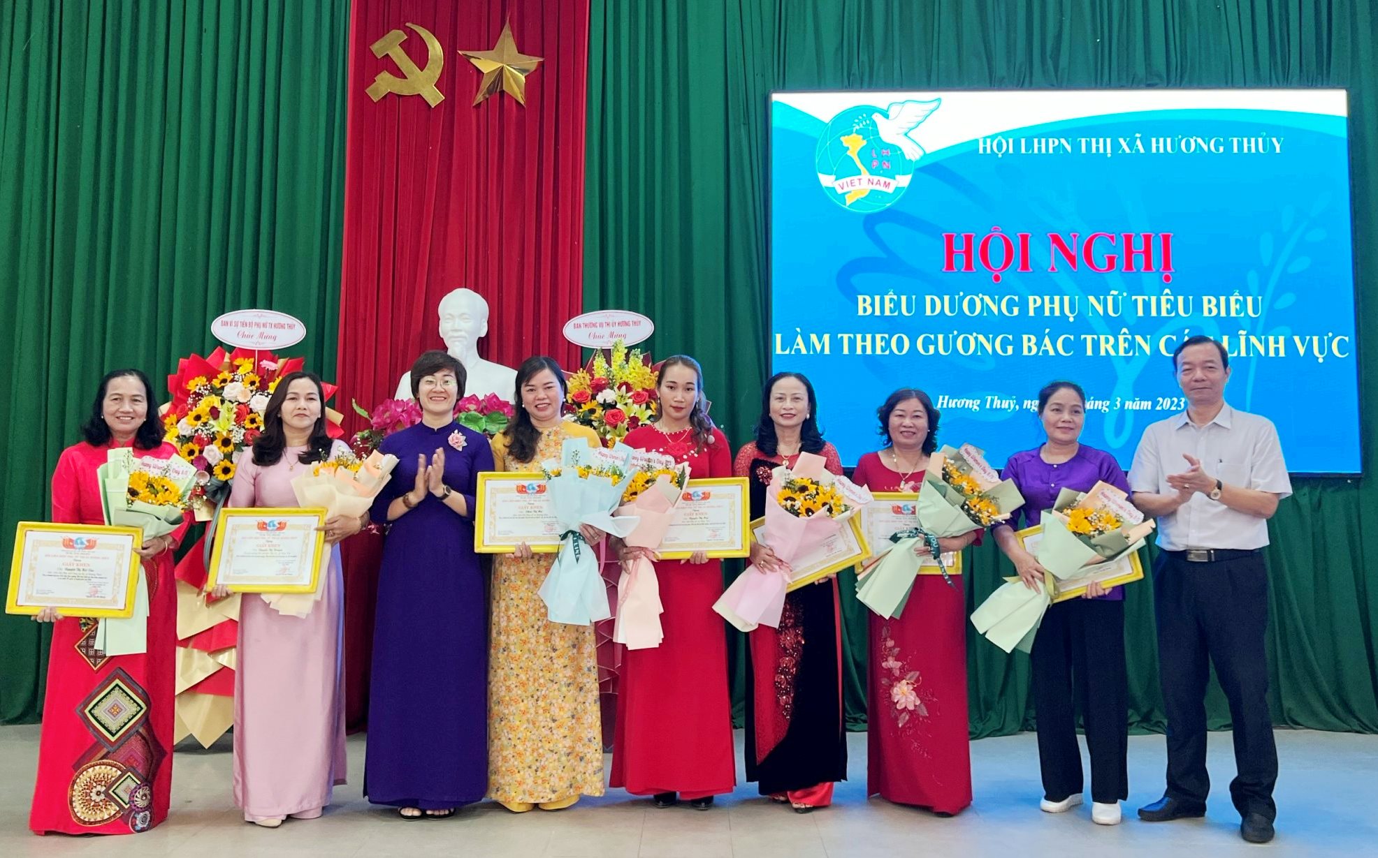 Hương Thủy Biểu dương 21 điển hình phụ nữ tiêu biểu