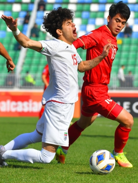 Không còn giữ được đôi chân trên mặt đất