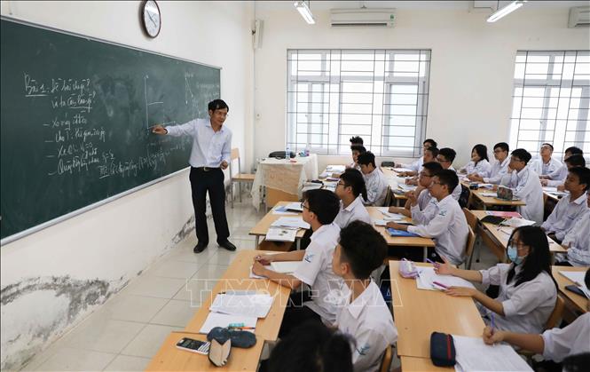 Không tổ chức lớp không chuyên trong trường trung học phổ thông chuyên