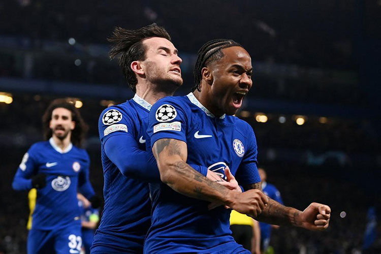 Chelsea ngược dòng vào tứ kết