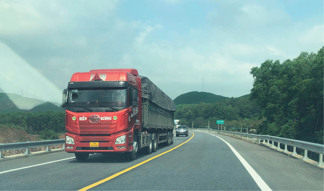 Nguy cơ mất an toàn trên cao tốc Cam Lộ - La Sơn