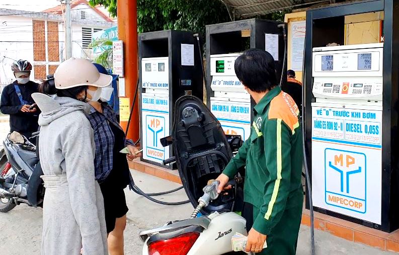 Giá xăng tăng cao hơn dự báo sau 2 lần giảm nhẹ