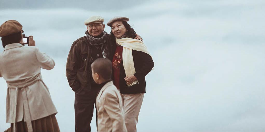 Người cao tuổi chẳng ngại “xê dịch”