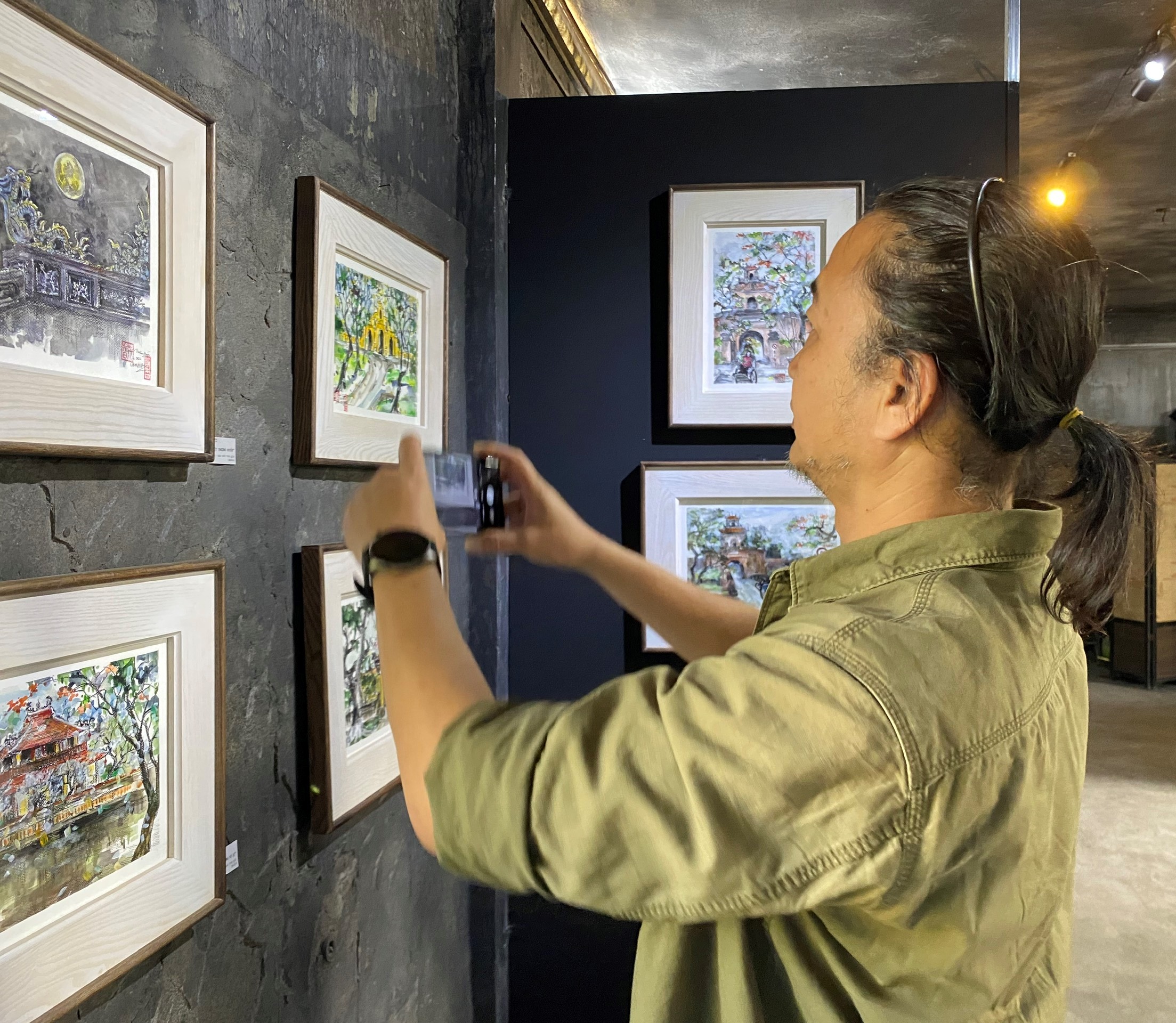 Khai mạc triển lãm “Cửa gió phai” của hoạ sĩ Đặng Mậu Triết