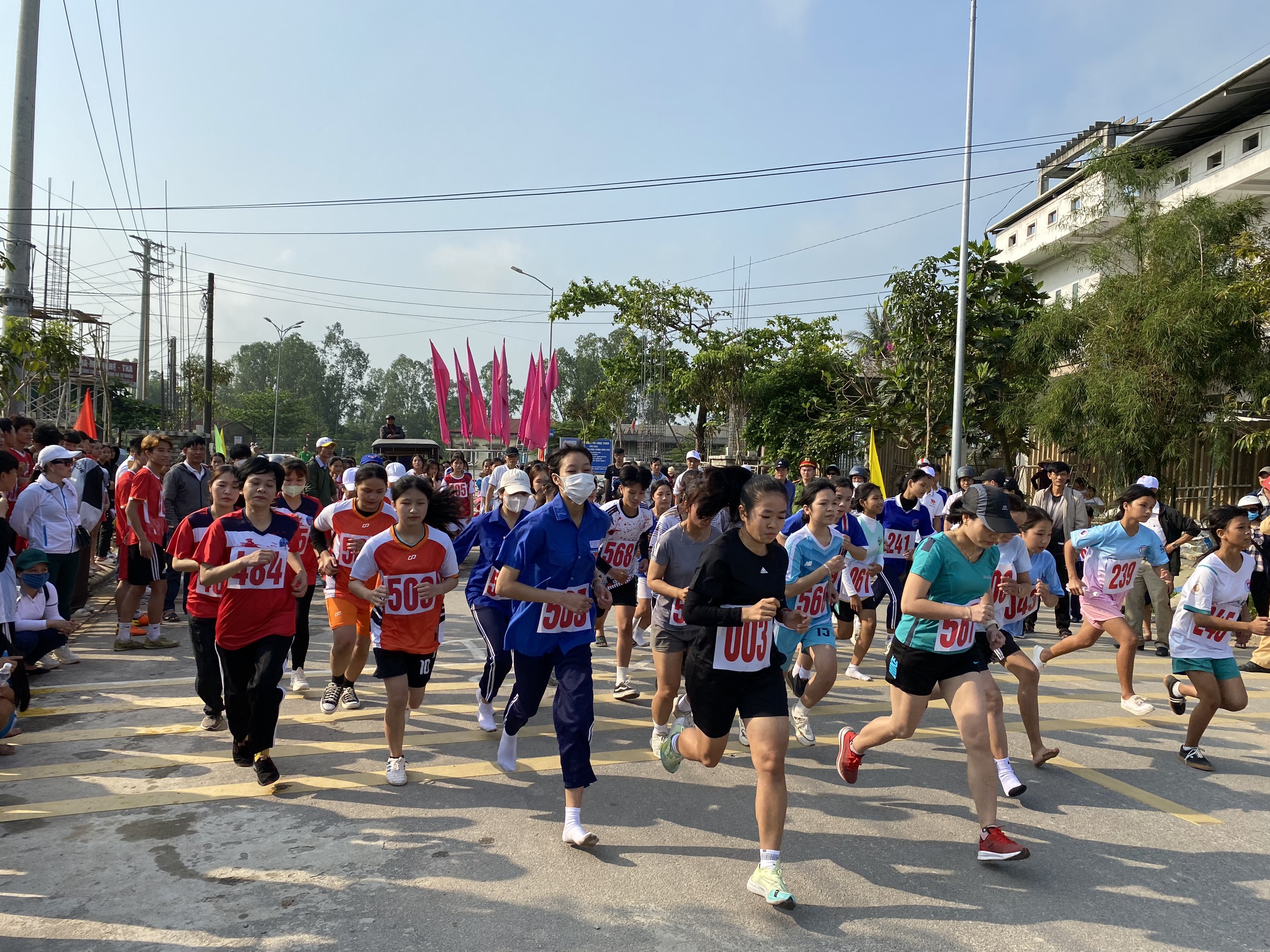 Hương Trà 700 người tham gia Ngày chạy Olympic vì sức khoẻ toàn dân