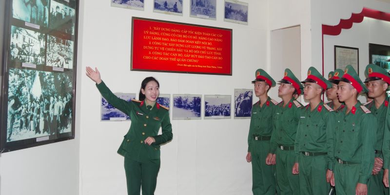 Giáo dục truyền thống cho chiến sĩ trẻ