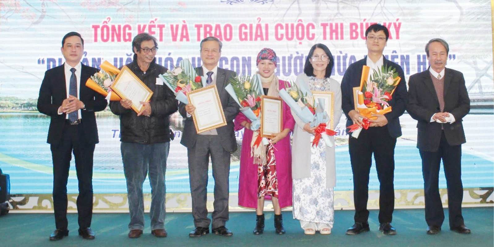 Không dừng lại ở những cuộc thi