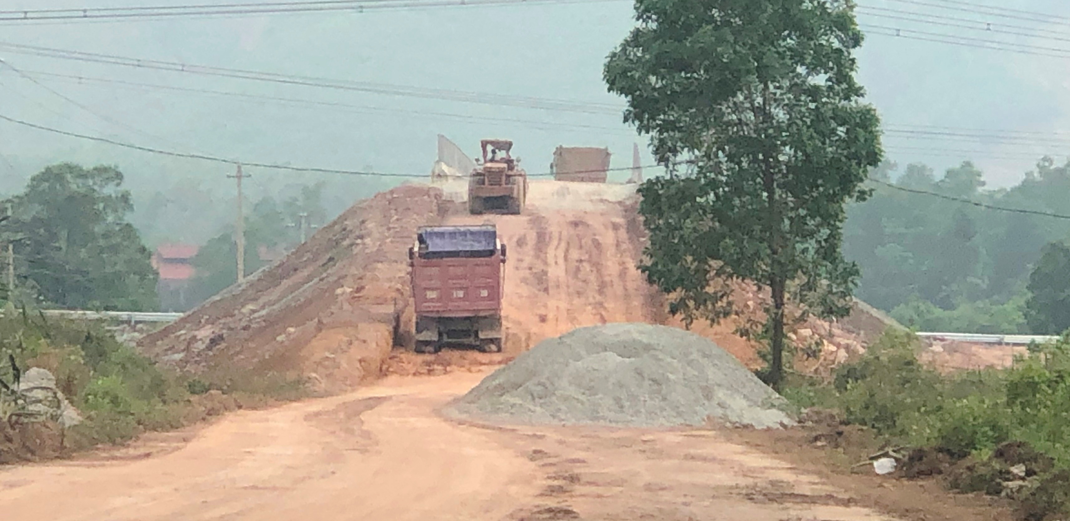 Hoàn trả các đường công vụ cao tốc Cam Lộ-La Sơn vào tháng 6 2023