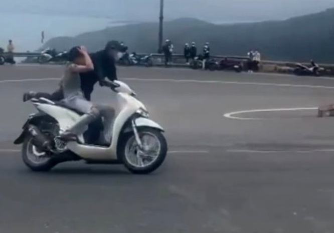 Chuyển hồ sơ hai vợ chồng “làm xiếc” trên đèo Hải Vân cho Công an quận Liên Chiểu xử lý