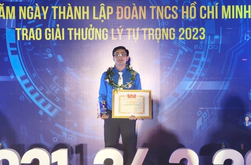 Bí thư Huyện đoàn A Lưới Trần Toàn đoạt Giải thưởng Lý Tự Trọng