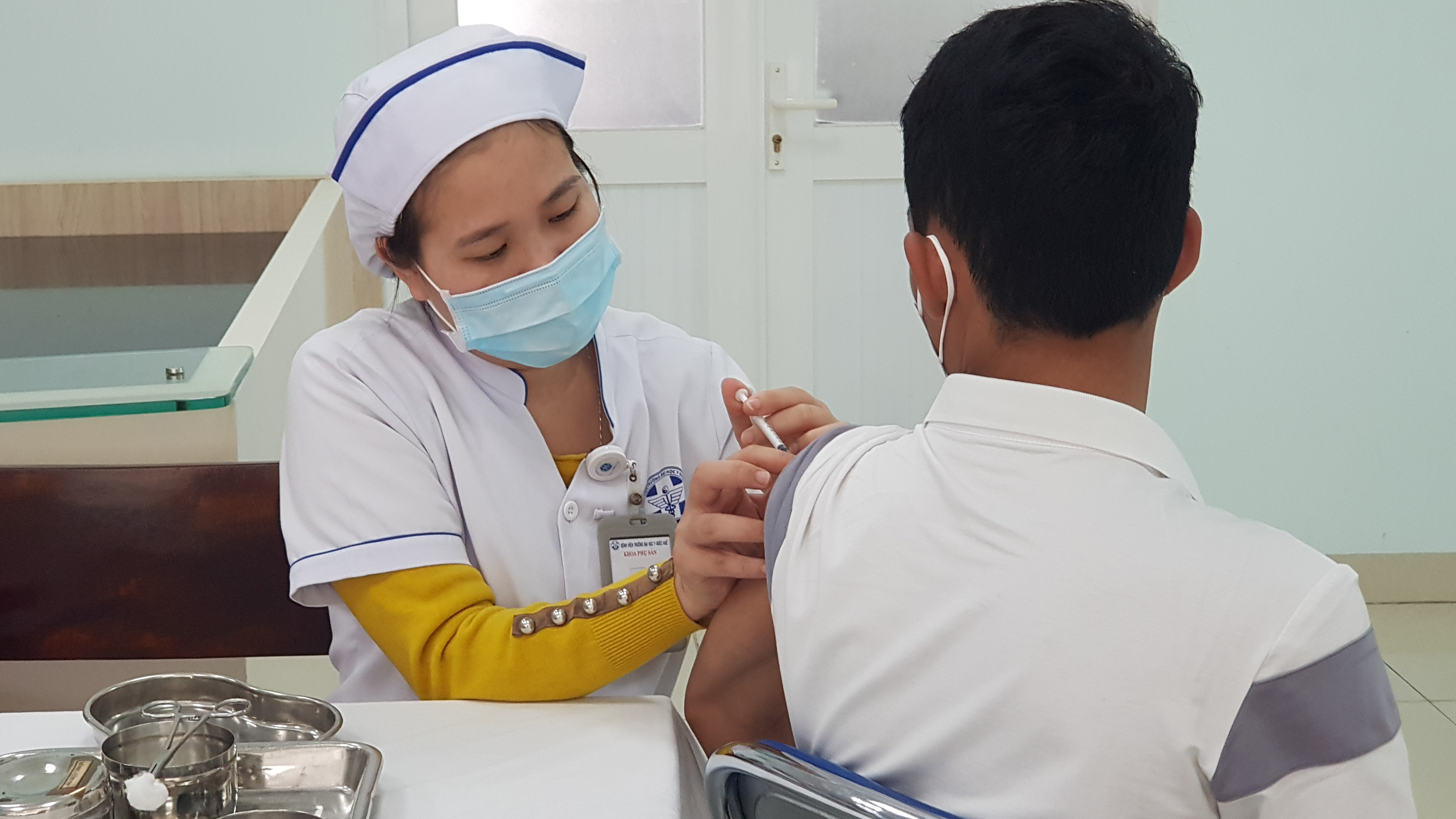 Đề nghị đẩy nhanh tiêm vắc xin phòng COVID-19 ở khu công nghiệp và Đại học Huế