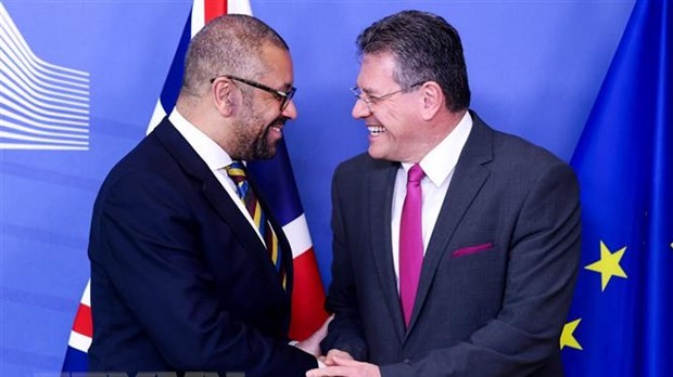 Anh và Liên minh châu Âu chính thức ký thực thi Khuôn khổ Windsor