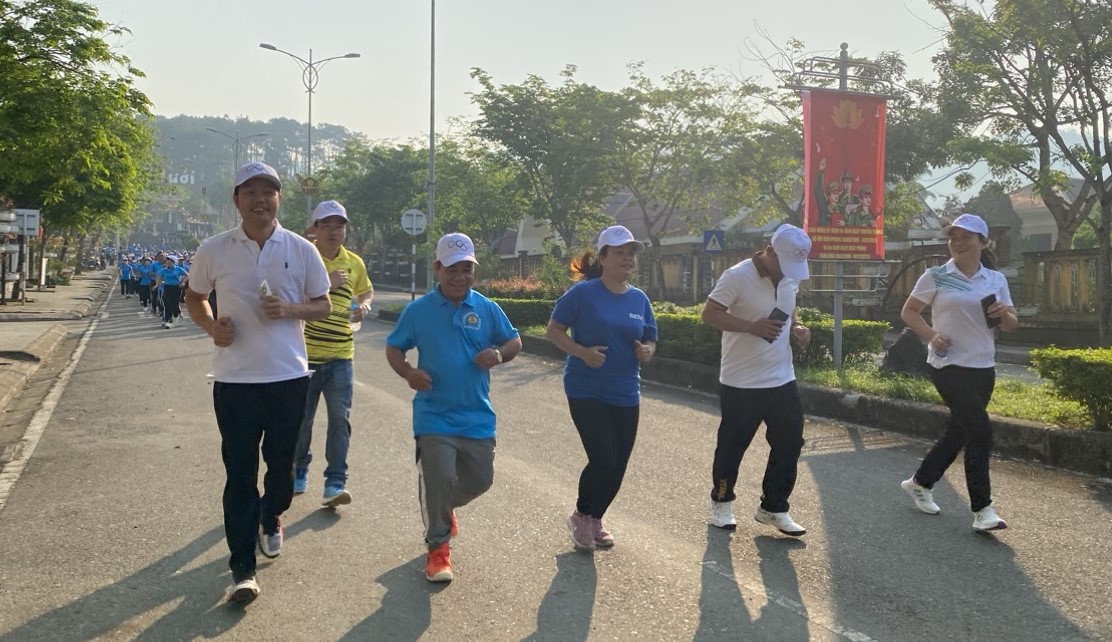 Hơn 1 000 người tham gia Ngày chạy Olympic vì sức khỏe toàn dân