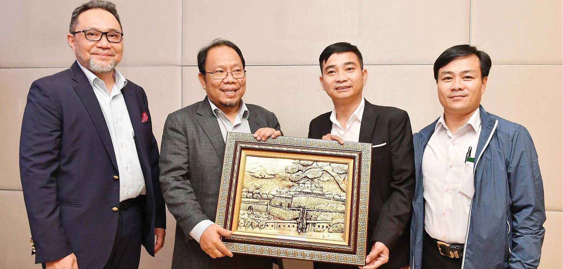 Kỳ vọng vào cái “bắt tay”