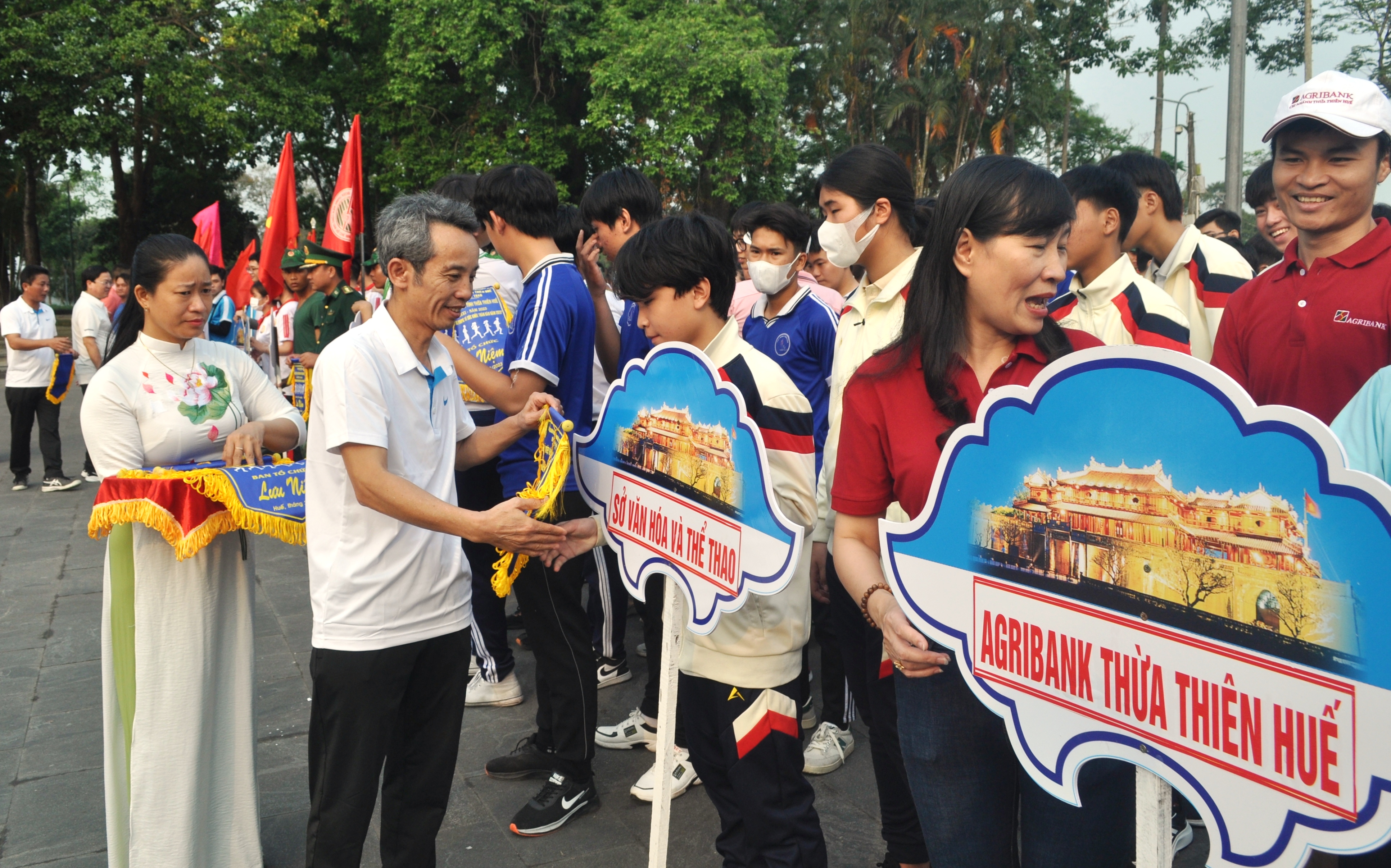 Hơn 1 700 người hưởng ứng Ngày chạy Olympic vì sức khỏe toàn dân