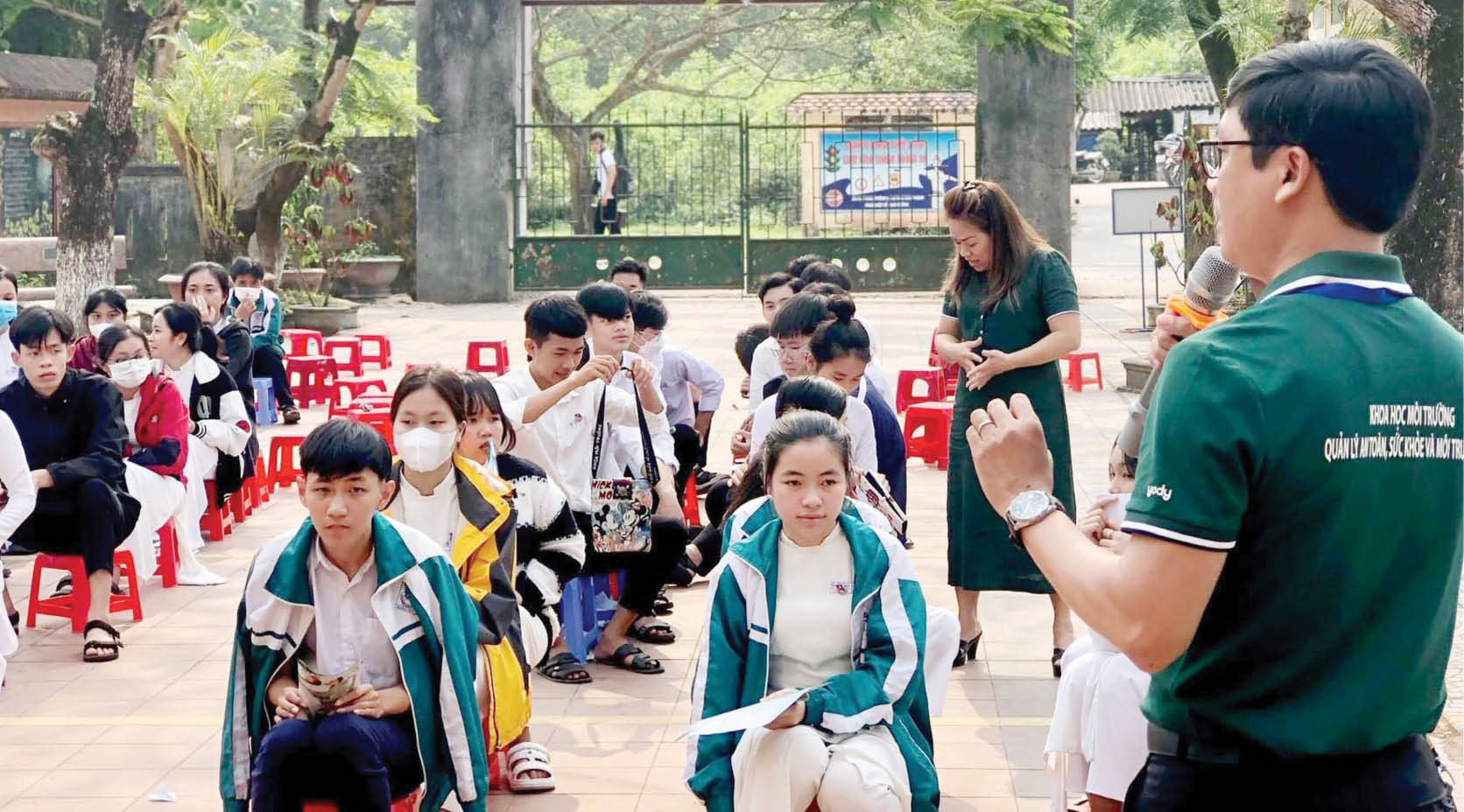 Hỏi mạng xã hội, rối bời tương lai