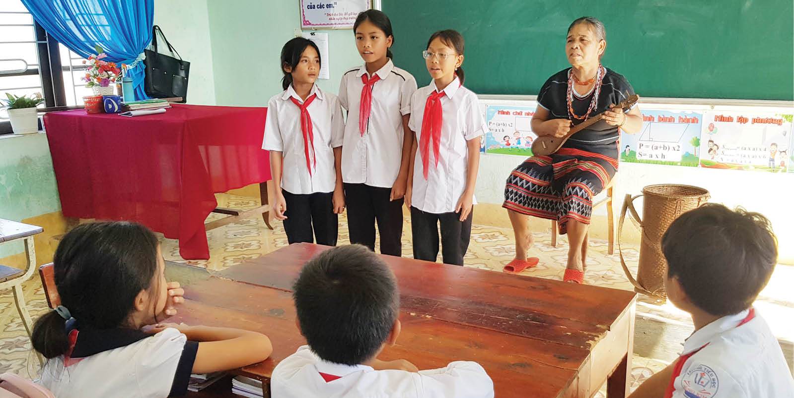 Giữ bài ca, truyền điệu múa