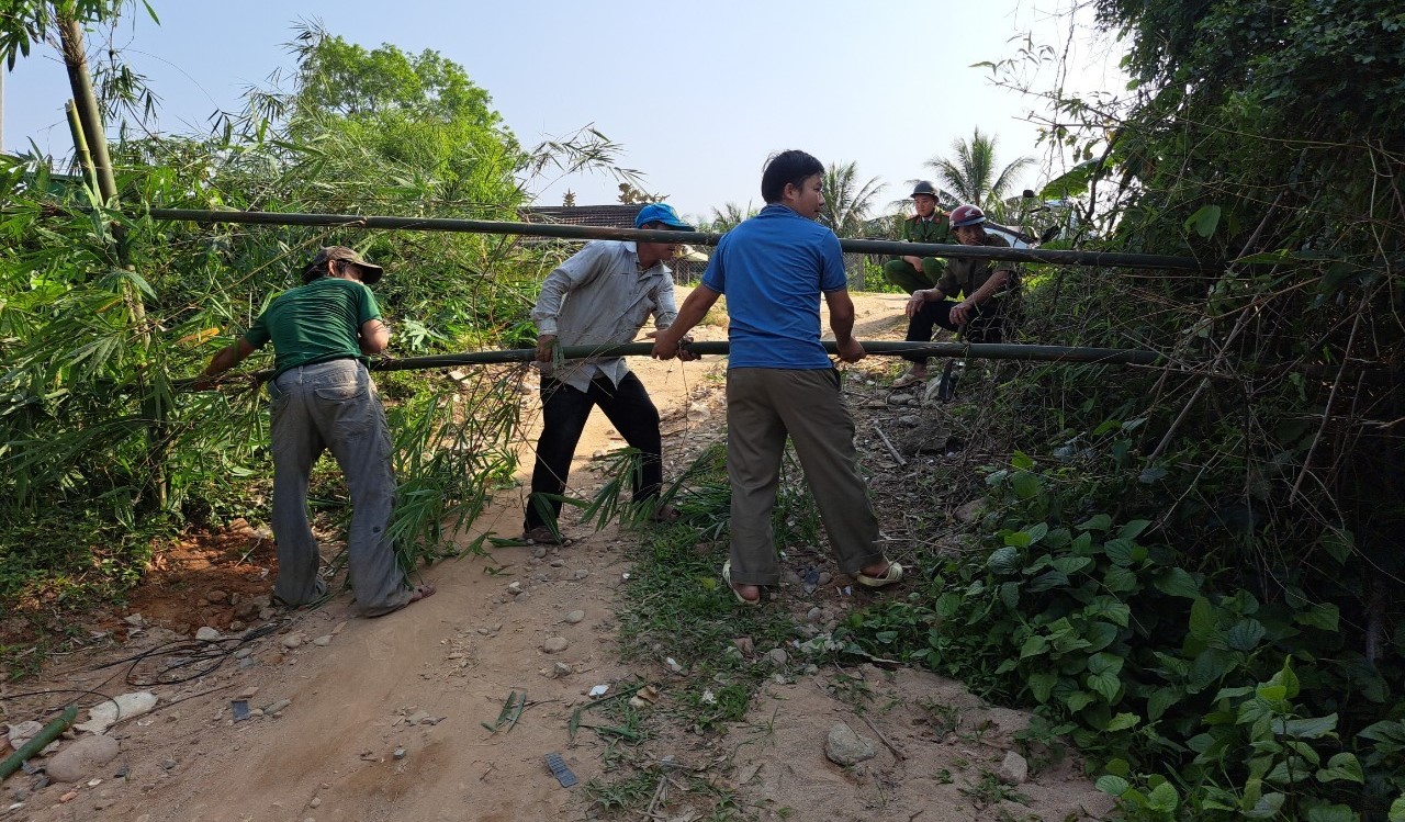 Ngăn chặn khai thác cát trên thượng nguồn sông Tả Trạch