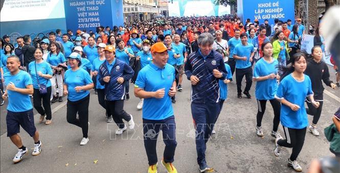 Toàn dân rèn luyện thân thể theo gương Bác Hồ vĩ đại