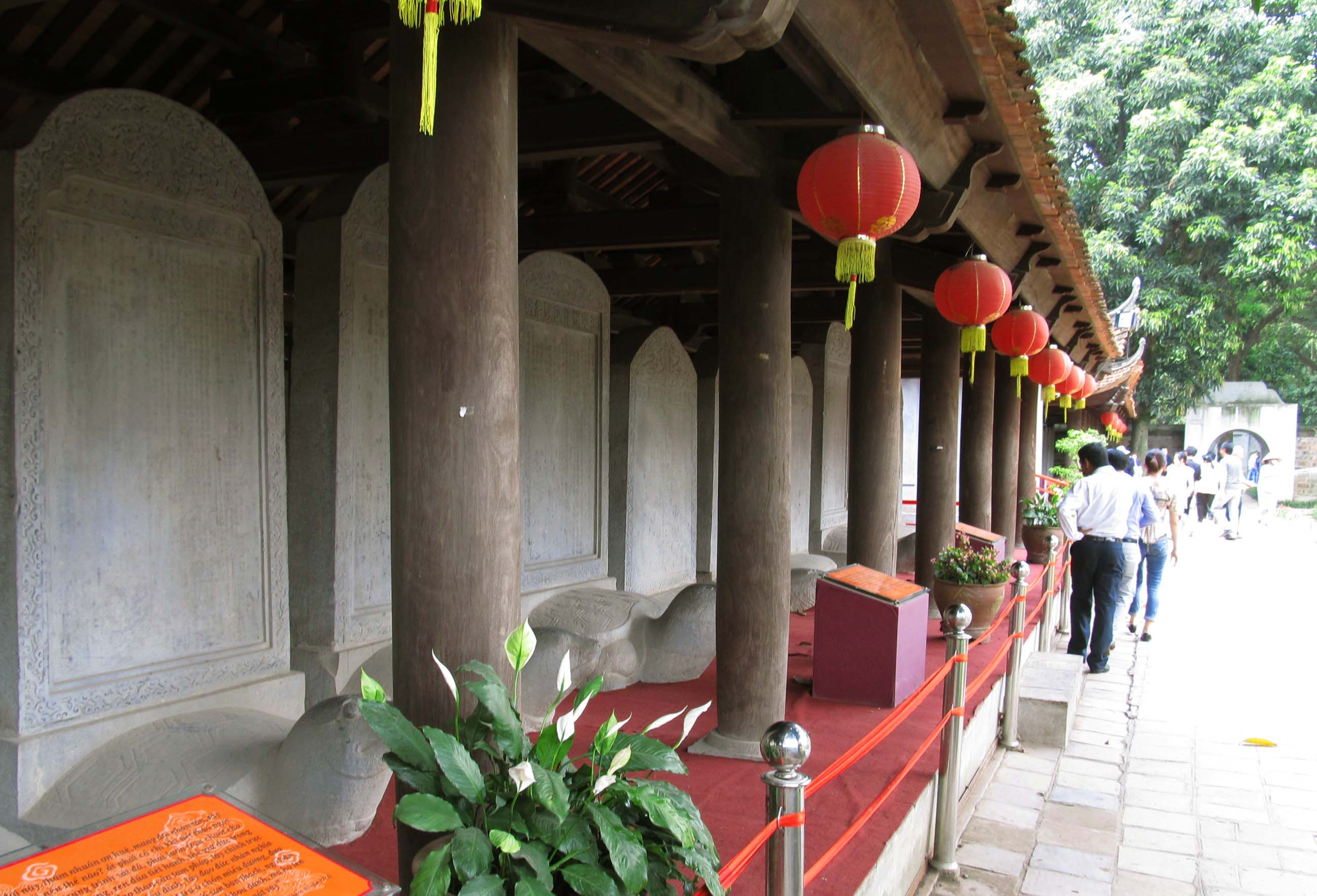 Người trong làng trong họ, lo gì không hiển đạt…