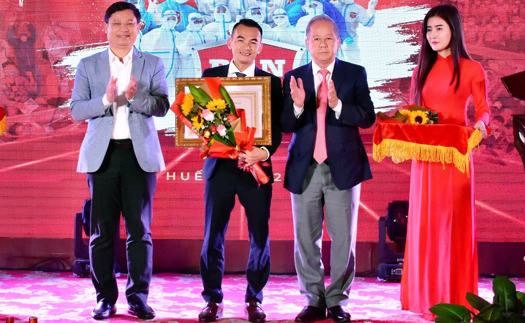 Tuyên dương, trao danh hiệu “Công dân tiêu biểu tỉnh Thừa Thiên Huế” năm 2020-2022

​