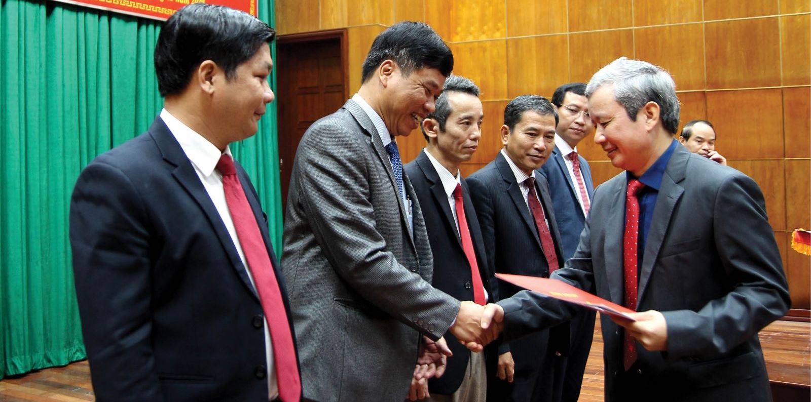 Kỳ vọng vào đội ngũ cán bộ có đức, có tài