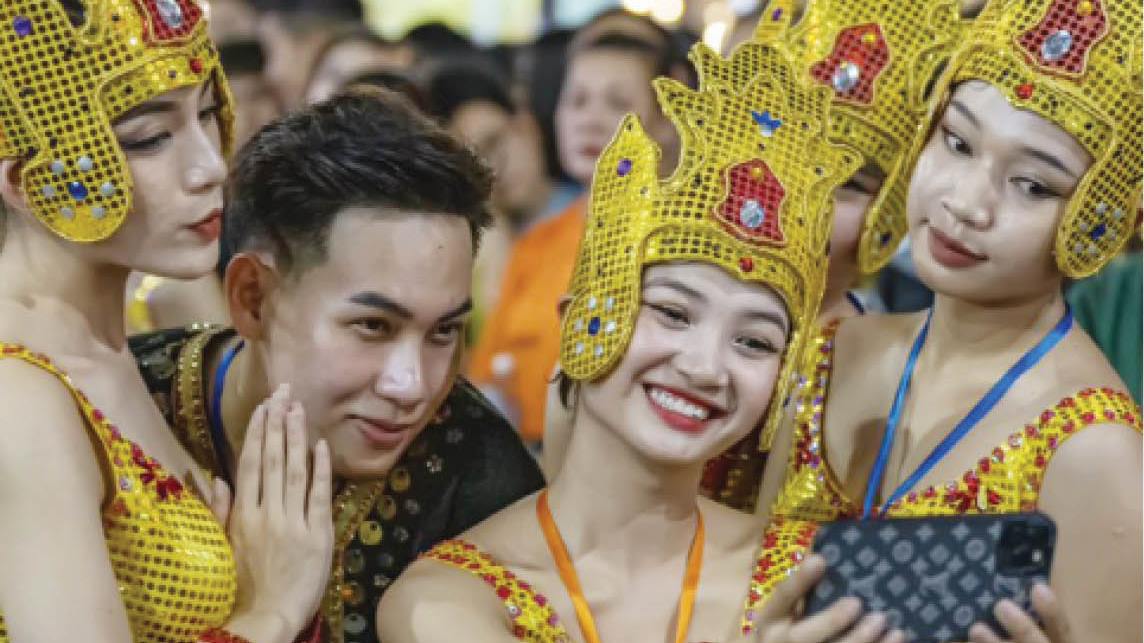 Cùng Huế “không ngủ sớm”