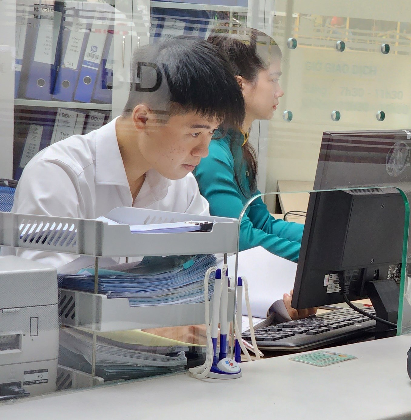 Ngân hàng không được bắt buộc khách hàng mua bảo hiểm