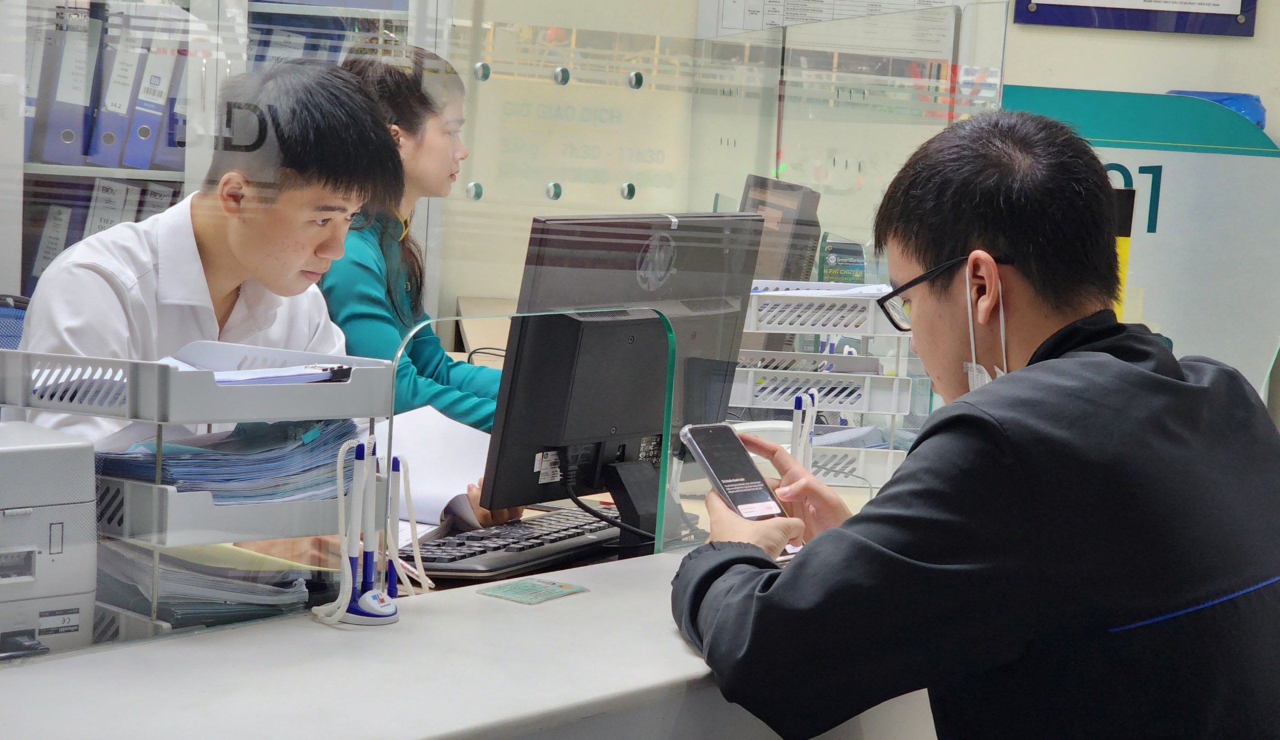 Ngân hàng không được bắt buộc khách hàng mua bảo hiểm