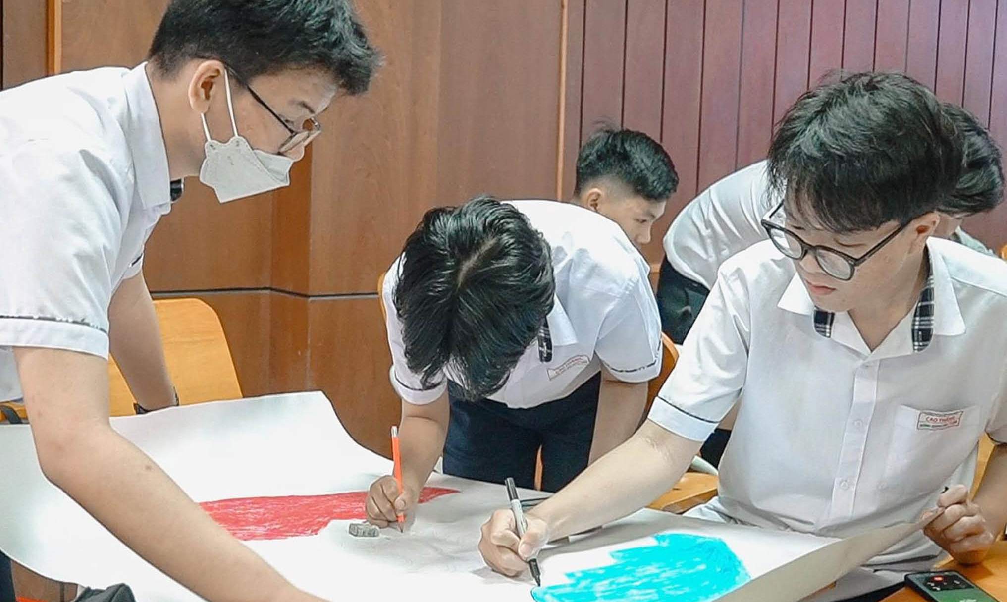 Ưu tiên ngoại ngữ và thí sinh đạt các giải thưởng