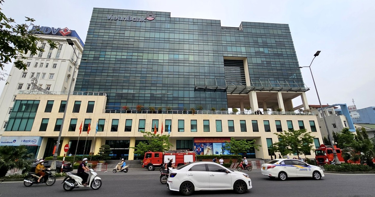 Diễn tập phương án bắt giữ đối tượng cướp ngân hàng