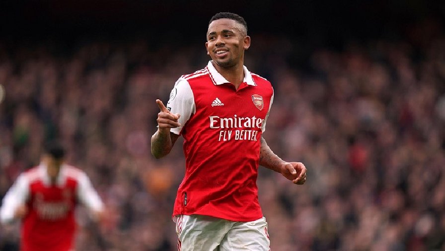 Jesus lập cú đúp, Pháo thủ tiến gần đến chức vô địch