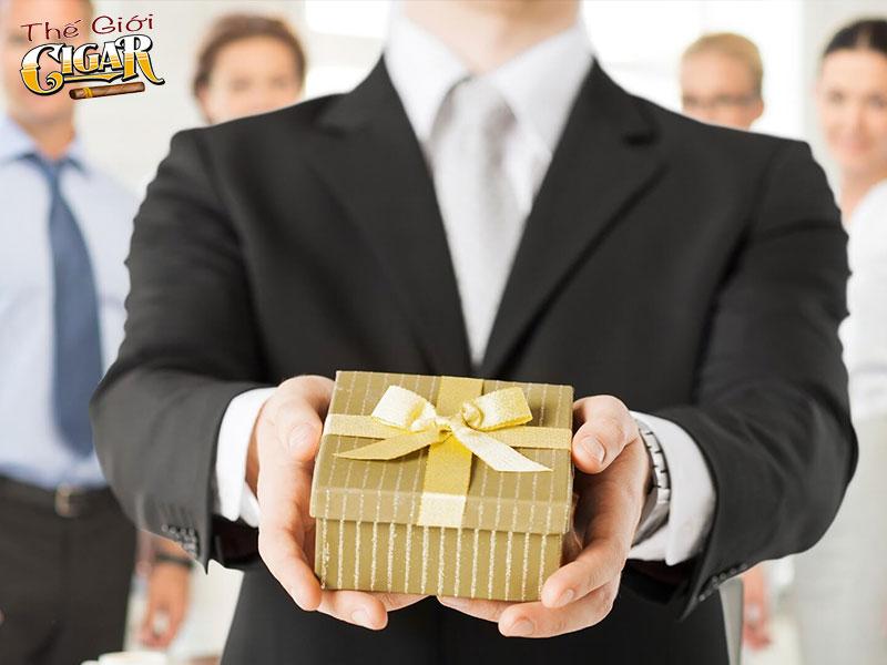 Top 5 những món quà tặng cấp trên cực kỳ cao cấp và thời thượng