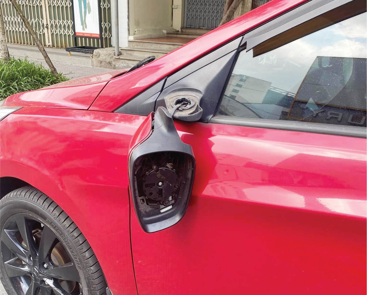 Cẩn trọng khi đỗ ô tô ngoài đường