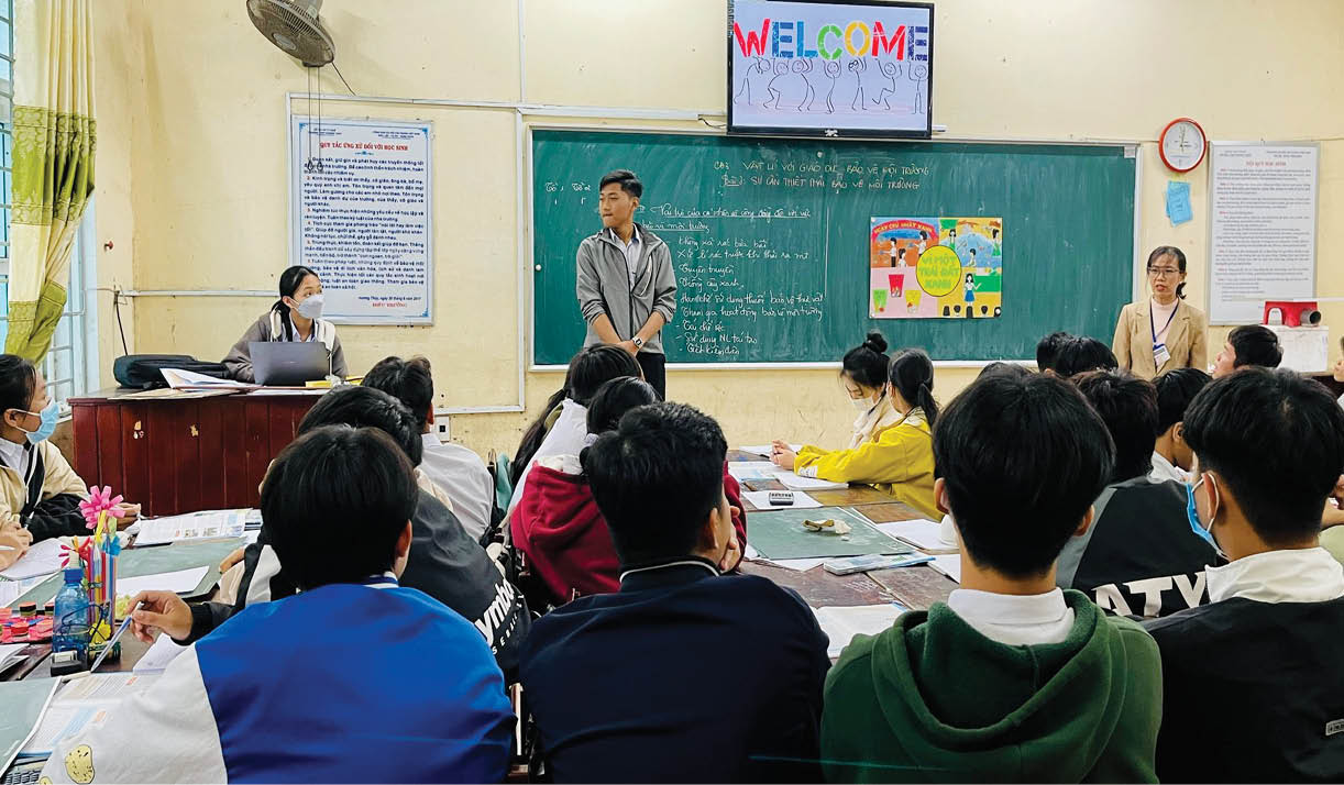 Yêu thương học sinh bằng những việc làm cụ thể