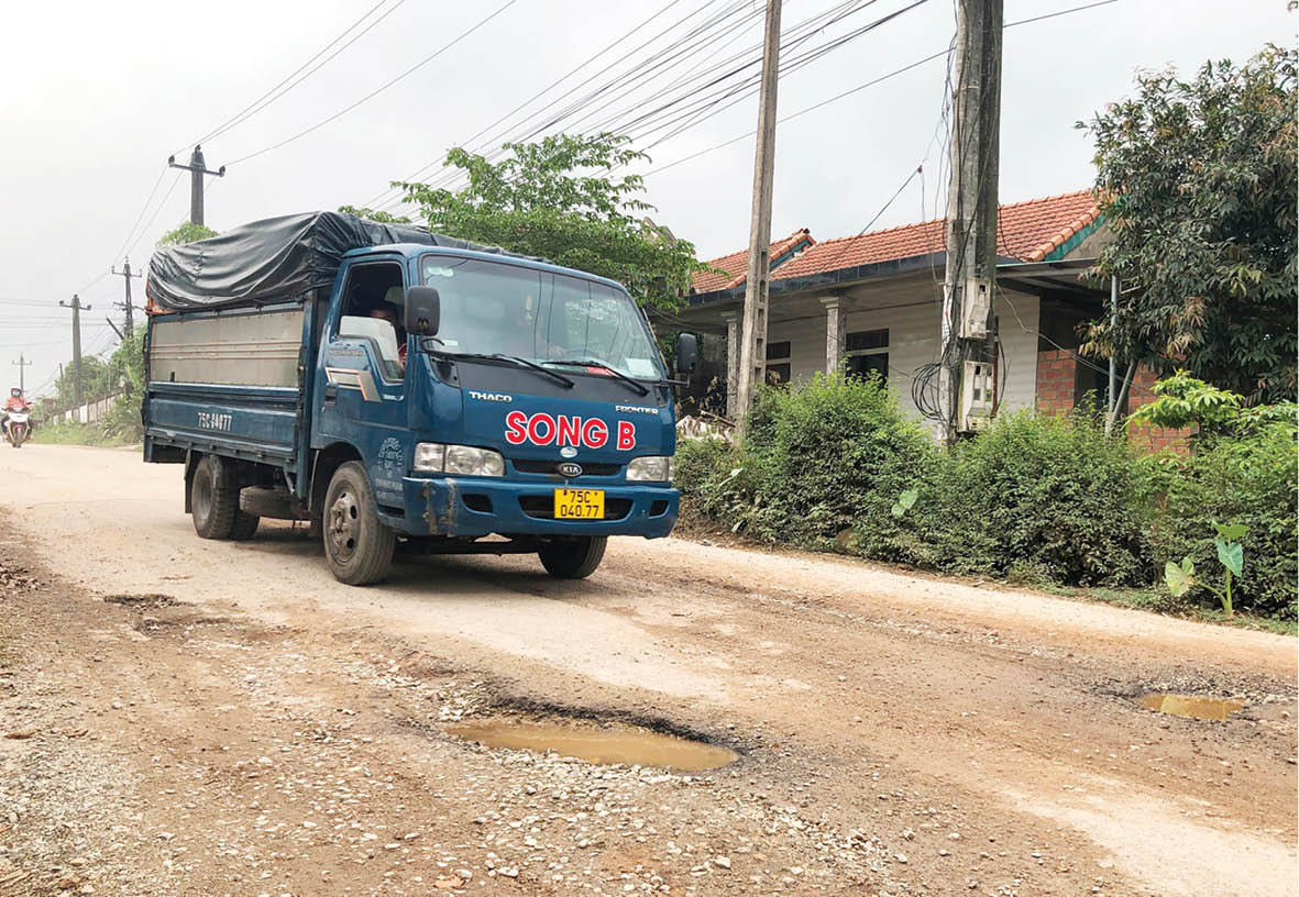 Đường hư hỏng gây ô nhiễm