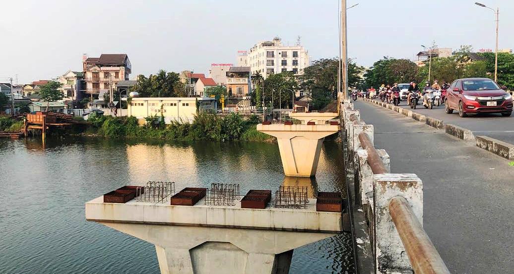 “Án binh bất động”