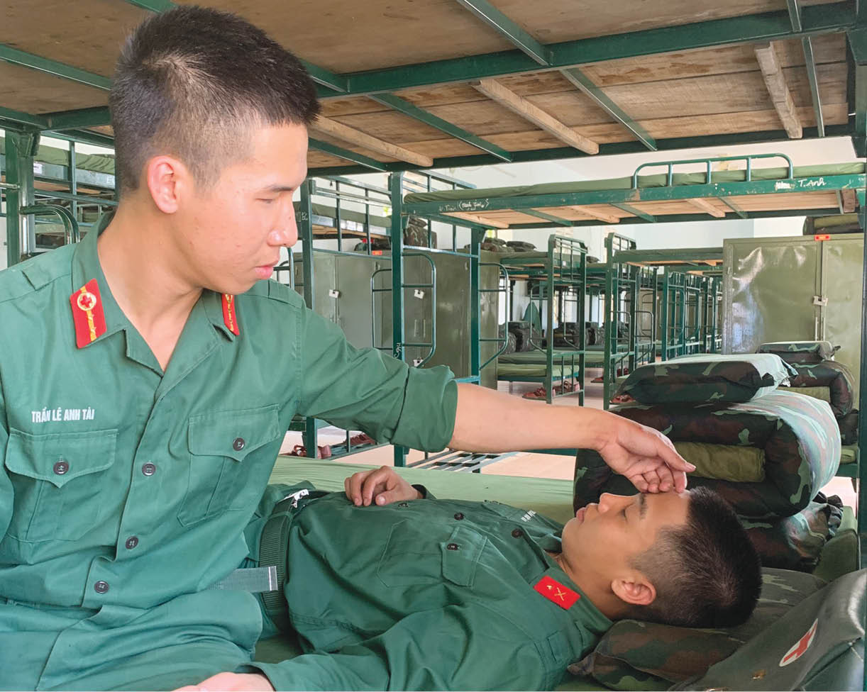 Người y tá hết lòng vì đồng đội