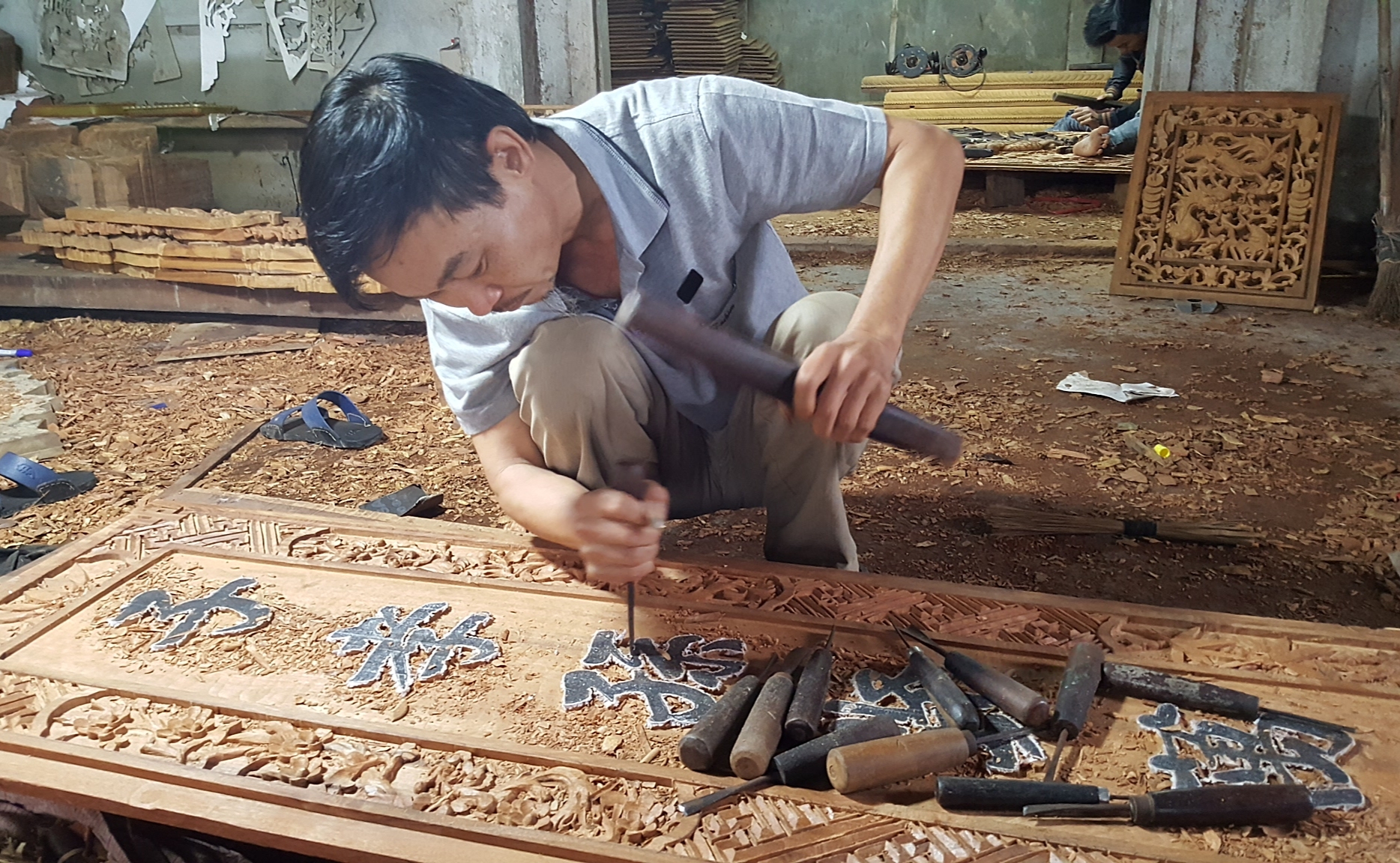 Tạo lập, quản lý và phát triển nhãn hiệu tập thể điêu khắc, mộc Mỹ Xuyên