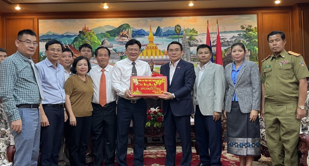 Thăm chúc Tết Công an các tỉnh nước bạn Lào dọc tuyến biên giới