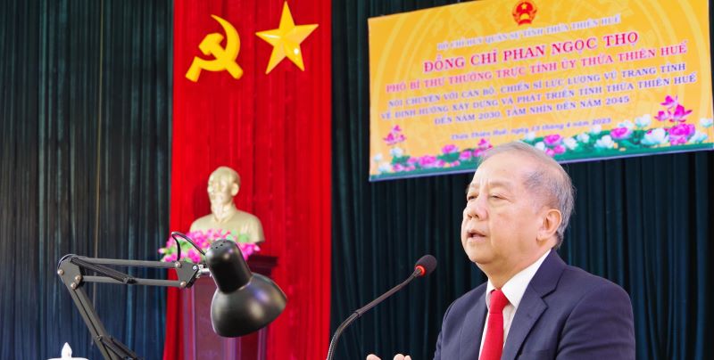 Phó Bí thư Thường trực Tỉnh ủy nói chuyện với lực lượng vũ trang tỉnh
về định hướng phát triển Thừa Thiên Huế