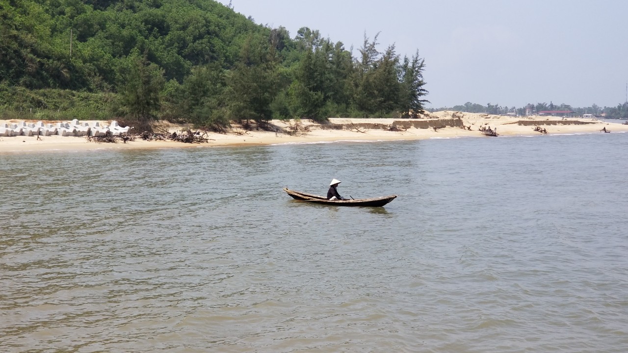 Đề phòng giông lốc trên sông nước