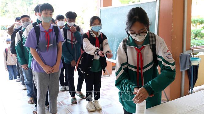 Ca mắc COVID-19 tăng nhanh, các địa phương tăng cường ứng phó