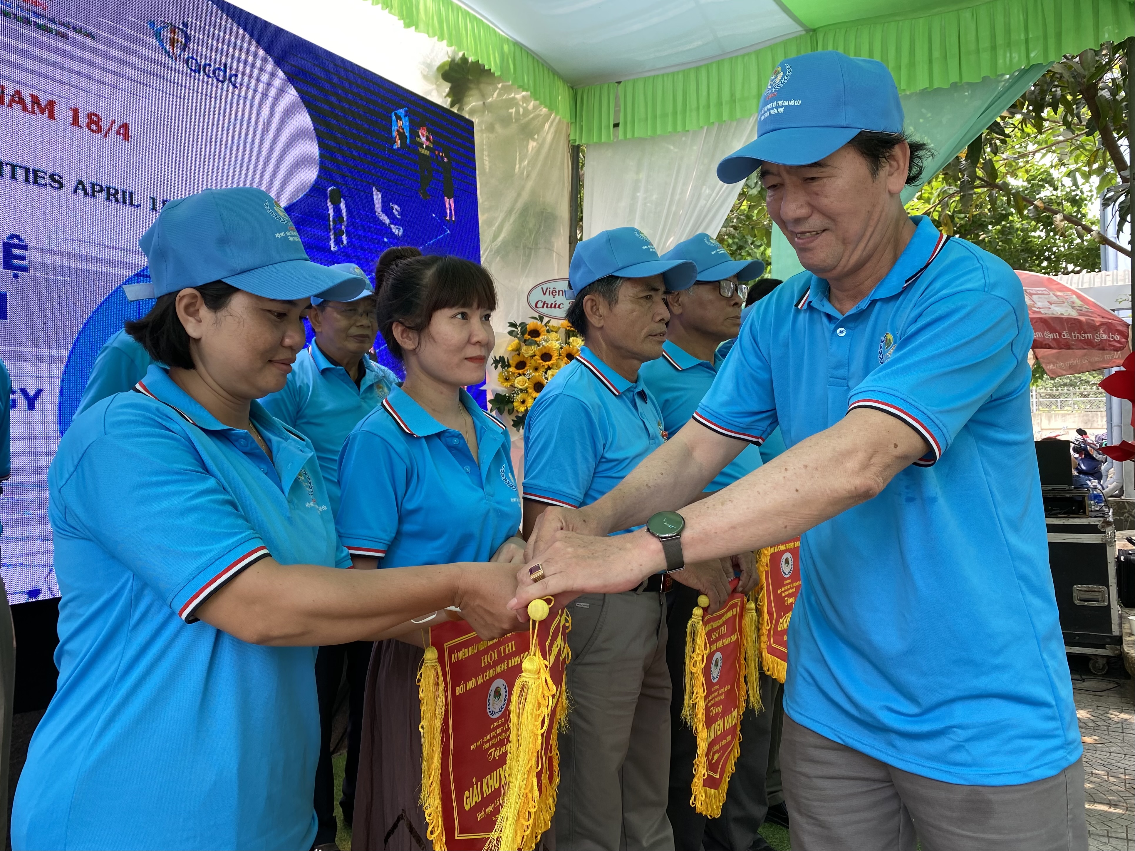 Nhiều hoạt động hưởng ứng Kỷ niệm 25 năm Ngày người khuyết tật Việt Nam