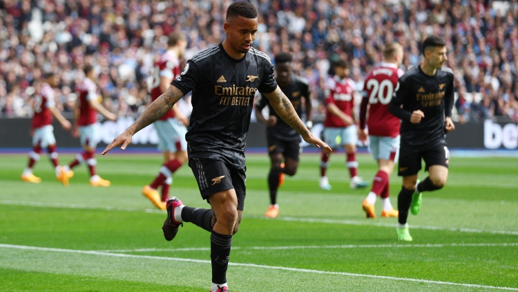 Kịch bản cũ lặp lại, Pháo thủ đánh mất lợi thế