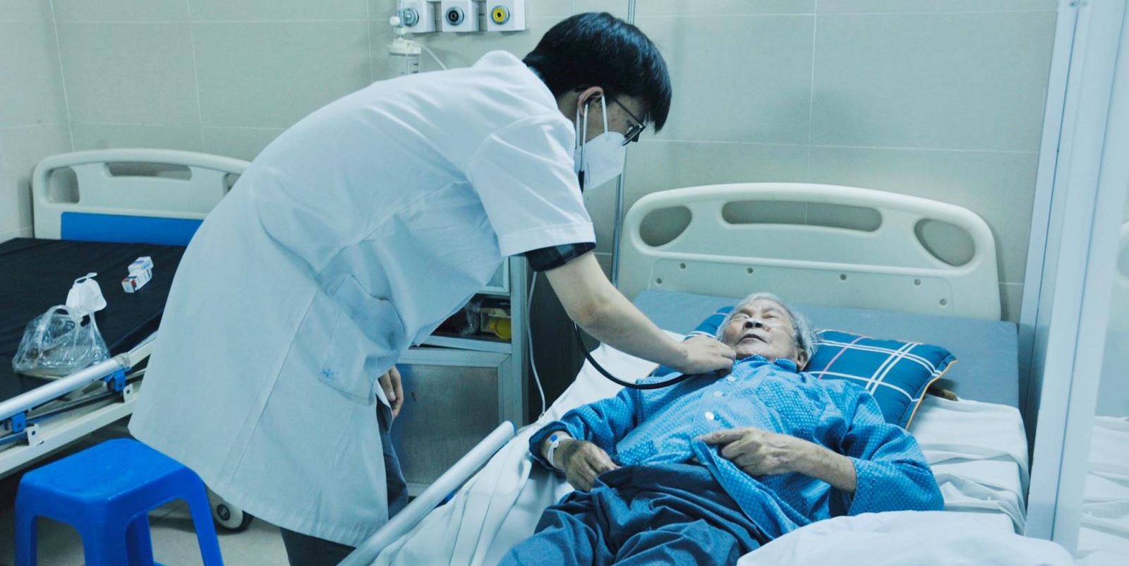 Sẵn sàng phương án điều trị khi ca mắc mới COVID-19 và ca nặng tăng nhanh